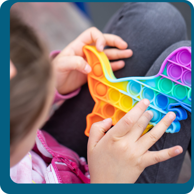Trouble du spectre de l'autisme et pop-it, pop-it, pop-it jeu, autisme, solitude, Nelly Szczupal